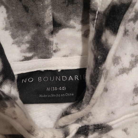 No boundaries hoodie. - Picture 3 of 3